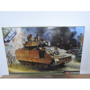 ACADEMY 13205 M2A2 BRADLEY TANK